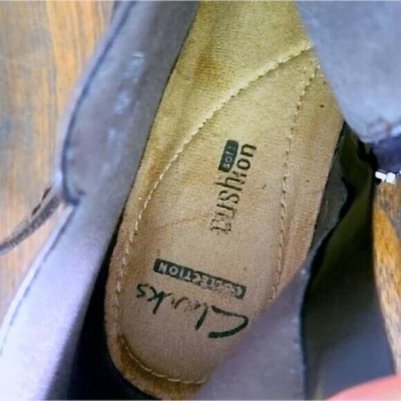 Clarks Women’s Ankle Boots Size 7 Comfort Neutral Leather Quiet Luxury - Picture 5 of 7